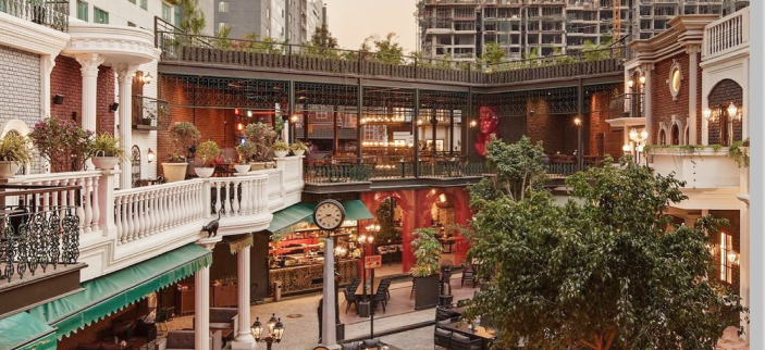 Traditional courtyard garden design by Art Yard